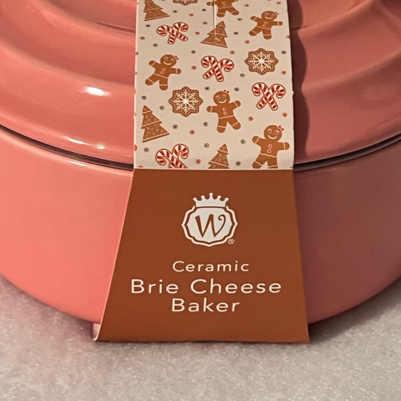 Gingerbread pink Brie Cheese Baker Dish. - Picture 4 of 6